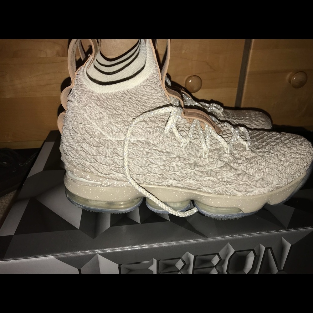 Lebron 15 Ghost